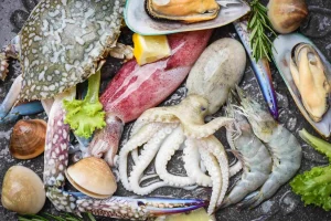 Assorted fish and shellfish on ice.